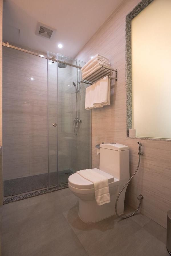 Khách sạn Elegant Airport 5*